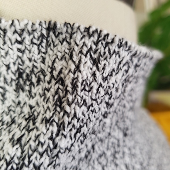 Mindfully Made Sweater Size Medium NEW! - Picture 10 of 14